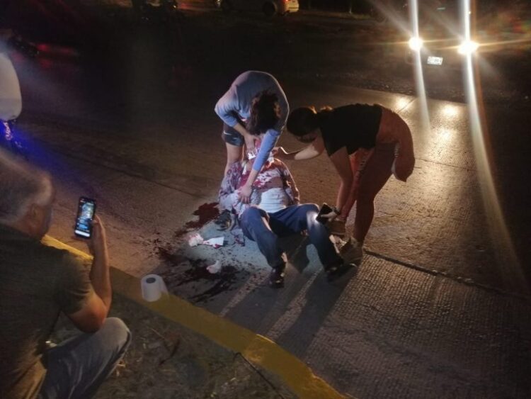 Grave anciano al ser arrollado