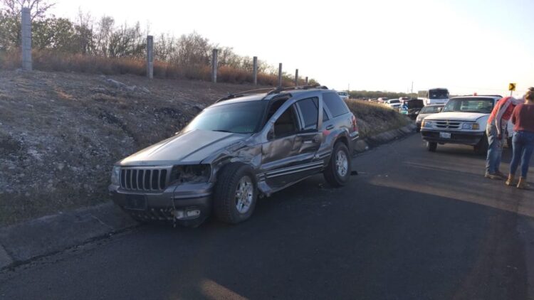 Familia se salva de morir en choque