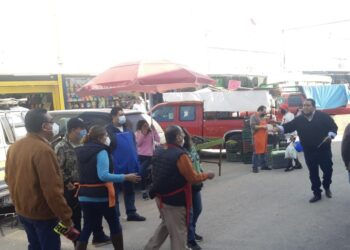 Estalla conflicto entre ambulantes y locatarios del Mercado Argüelles