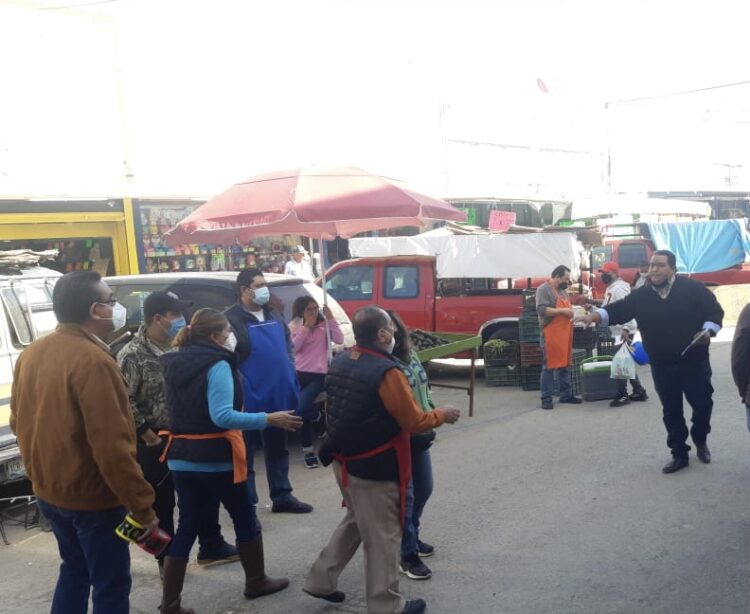 Estalla conflicto entre ambulantes y locatarios del Mercado Argüelles