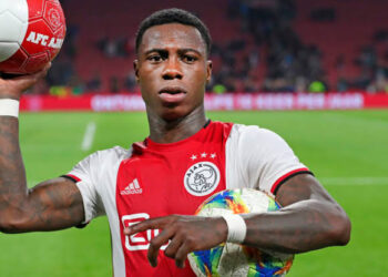 Quincy Promes, compañero de Edson Álvarez, detenido por un apuñalamiento