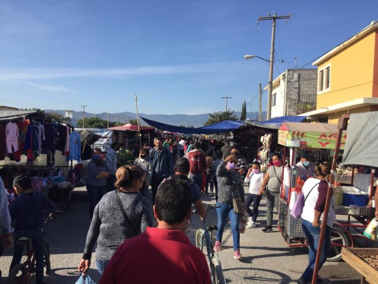 Rehúyen adultos mayores del uso de cubrebocas