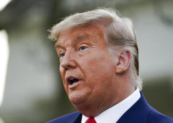 Juez de EU anula reglas que limitan visas de trabajo