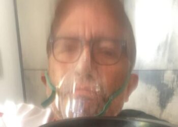 Con oxígeno, reaparece Juan Osorio tras contagiarse de COVID-19