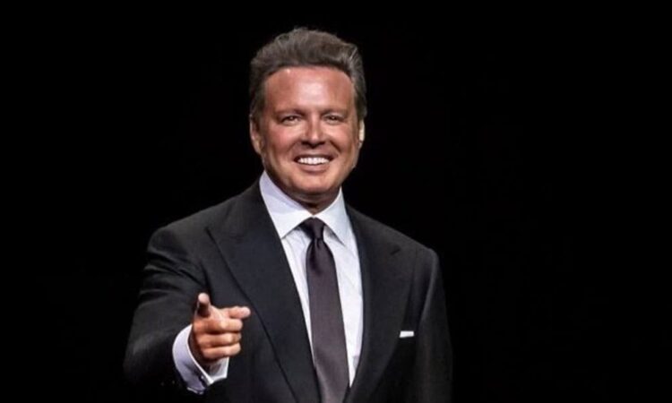 Luis Miguel lanzará su propia disquera, marca de ropa y joyería