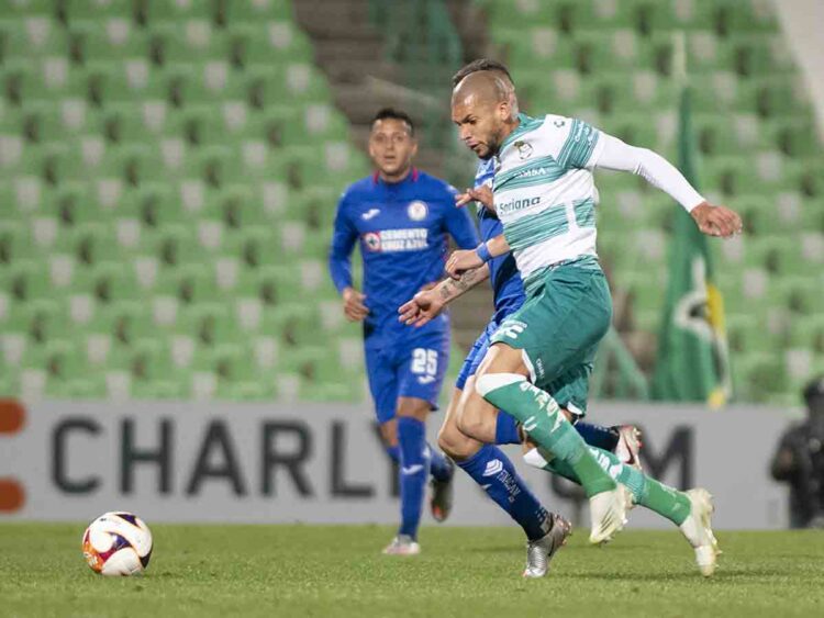 Santos propina a Cruz Azul su primer descalabro