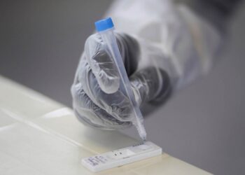 EU exigirá pruebas negativas de covid a viajeros internacionales