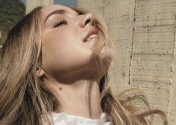 Camila Sodi busca pareja en Tinder y lo presume en redes