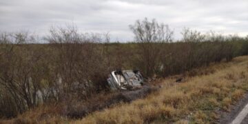 Dos lesionados al volcar auto en ruta Victoria-Matamoros