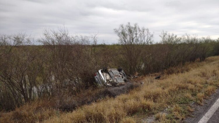 Dos lesionados al volcar auto en ruta Victoria-Matamoros