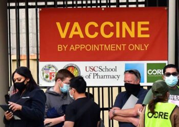 Es obligación de EU vacunar a migrantes mexicanos: Ebrard