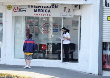 Ofrecen farmacias aplicar vacunas contra covid en México