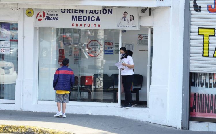 Ofrecen farmacias aplicar vacunas contra covid en México