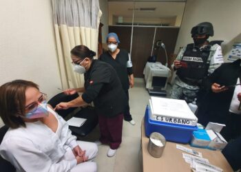 Vacunan a 19,500 trabajadores de salud con anti COVID-19 en Tamaulipas