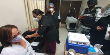 Vacunan a 19,500 trabajadores de salud con anti COVID-19 en Tamaulipas