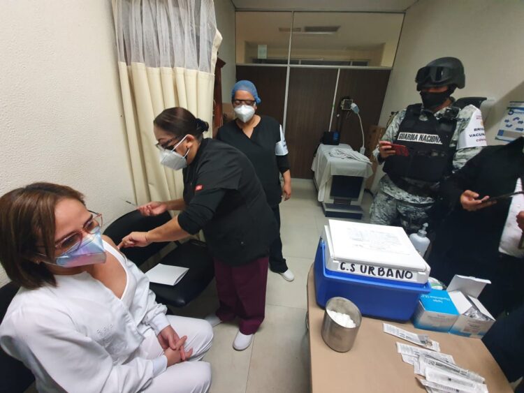 Vacunan a 19,500 trabajadores de salud con anti COVID-19 en Tamaulipas