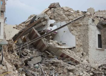 Al menos 42 muertos y 820 heridos por sismo en Indonesia