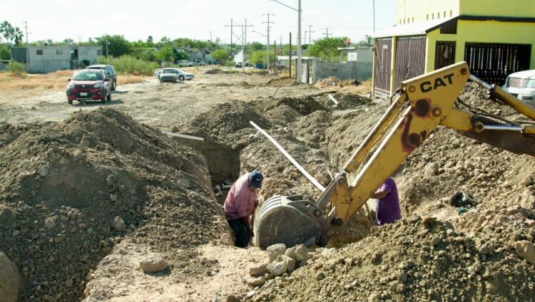 Cumple Rivas a Las Palapas,  tendrán red de agua potable