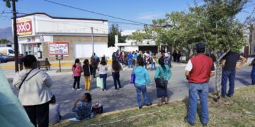 Exigen con protesta regularización de colonia
