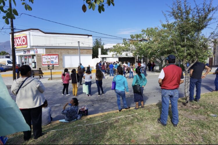 Exigen con protesta regularización de colonia
