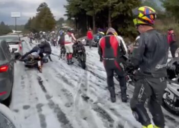 Granizo deja varados a motociclistas en la México-Cuernavaca; reportan derrapes