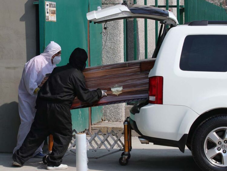 México supera las 141 mil muertes por covid-19
