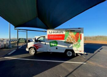 Esconden a indocumentados entre muebles y colchones