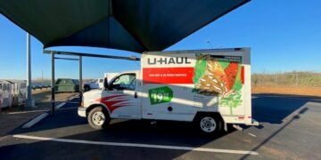 Esconden a indocumentados entre muebles y colchones