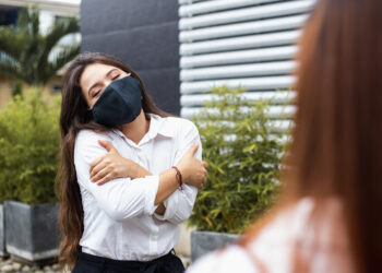 Pide SS evitar abrazos y besos de año nuevo; hoy 180 contagios de Covid en Tamaulipas