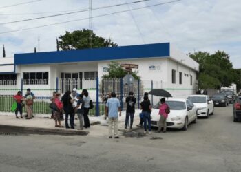 Antorchistas solicitan descuento a COMAPA por cobros excesivos.