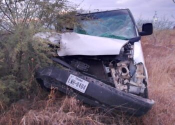 Tres heridos al chocar carroza y camión en ruta Victoria-San Luis Potosí