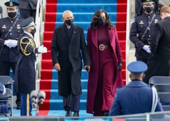 Michelle Obama halagada por su look en ceremonia de Biden