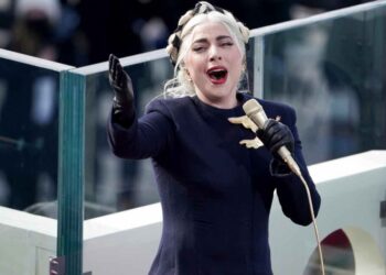 Lady Gaga hace un llamado de paz a los estadunidenses