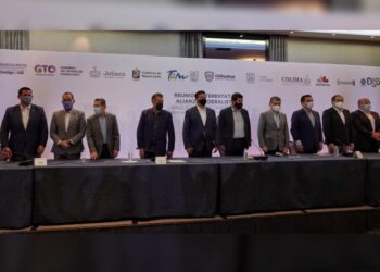 Gobernadores y alcaldes apoyan decisión para aplicar vacunas