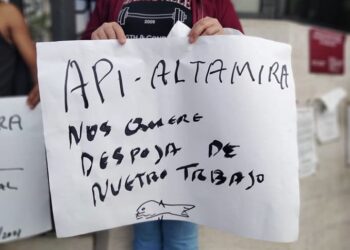 Protestan pescadores afuera de juzgado; acusan a API Altamira de cerrar poblado