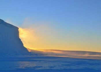 Se registra fuerte sismo de magnitud 7 en la Antártida; evacuan zona