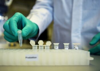 Vacuna Cure-Vac contra covid llegará el martes a México