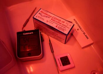 Vacuna es efectiva contra variantes de covid-19: Moderna