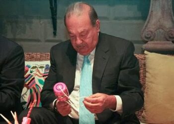 Carlos Slim Helú tiene covid-19; evoluciona favorablemente