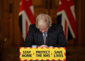 Primer ministro del Reino Unido asume responsabilidad por 100 mil muertes por covid