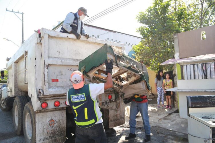 Lleva alcaldesa Pilar Gómez descacharrización a 13 colonias de Victoria