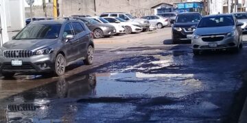 Piden a COMAPA corregir fugas de aguas negras en centro de Victoria