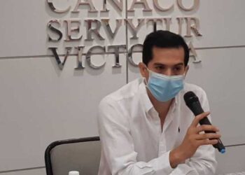 Viajan victorenses a Texas en busca de ser vacunados contra Covid