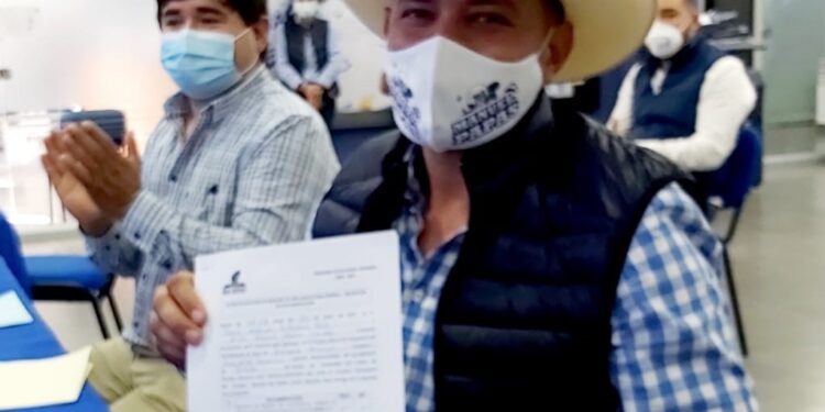 Van Verástegui y esposa por reelección en Diputación Federal y alcaldía de Xicoténcatl