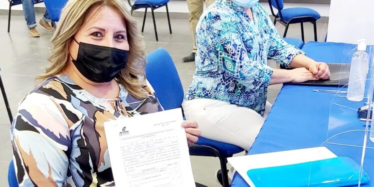 Van Verástegui y esposa por reelección en Diputación Federal y alcaldía de Xicoténcatl