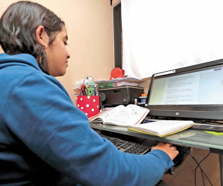 Darán del 8 al 26 de febrero tarjeta  a las y los becados por primera vez