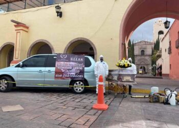 Con ataúdes lazan alerta por covid-19 comerciantes en Hidalgo