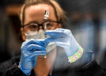 UE anuncia ‘control de exportación’ de vacunas covid; deben surtir primero a Europa