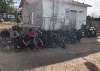 Clausuran tres “casas de seguridad” de “polleros”