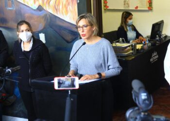 Reconoce alcaldesa Pilar Gómez a victorenses cumplidos con predial